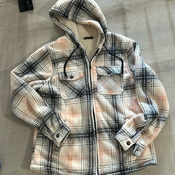 LeeHanton Jackets & Blazers - 🎉CLEARANCE GUC Cozy Plaid Sherpa-Lined Flannel Jacket with Hood Style" xl
